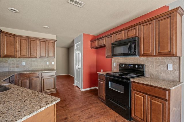 11723 E Creek Lane, Farmington, AR 72730
