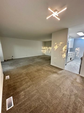 6818 Roberts Drive 6, Woodridge, IL 60517