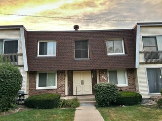 6818 Roberts Drive 6, Woodridge, IL 60517