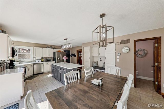 10 White Birch Lane, Collinsville, IL 62234