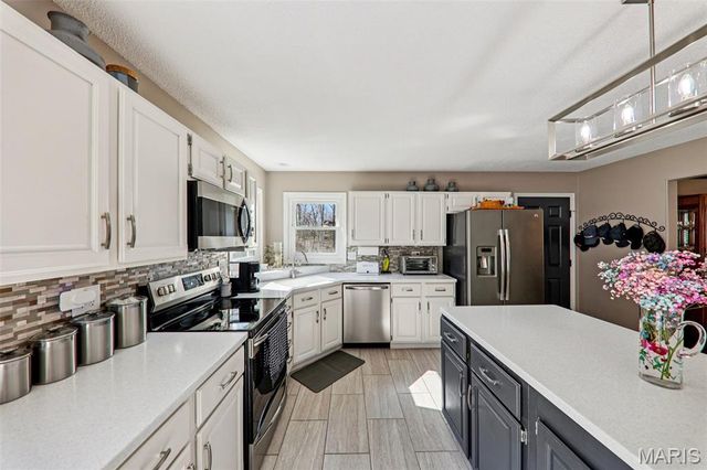 10 White Birch Lane, Collinsville, IL 62234