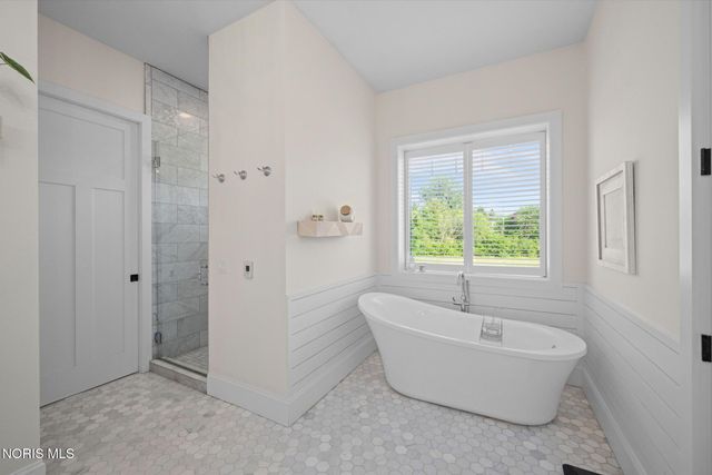 4950 Black Road, Monclova, OH 43542