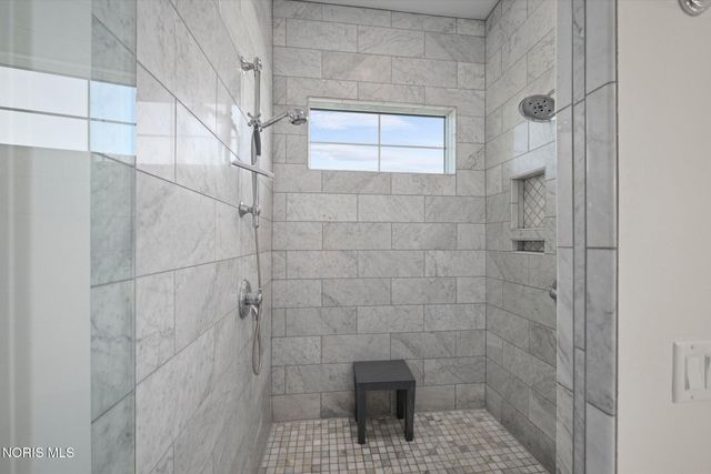 4950 Black Road, Monclova, OH 43542