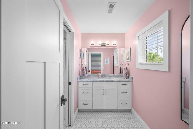 4950 Black Road, Monclova, OH 43542