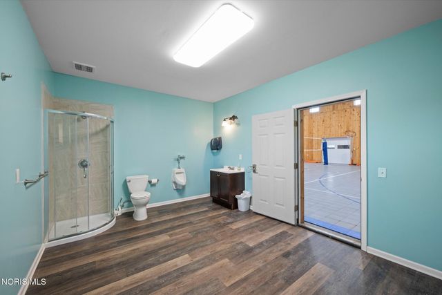 4950 Black Road, Monclova, OH 43542
