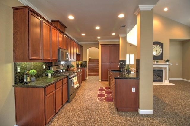 2865 Sierra Gold Ct, Riverbank, CA 95367