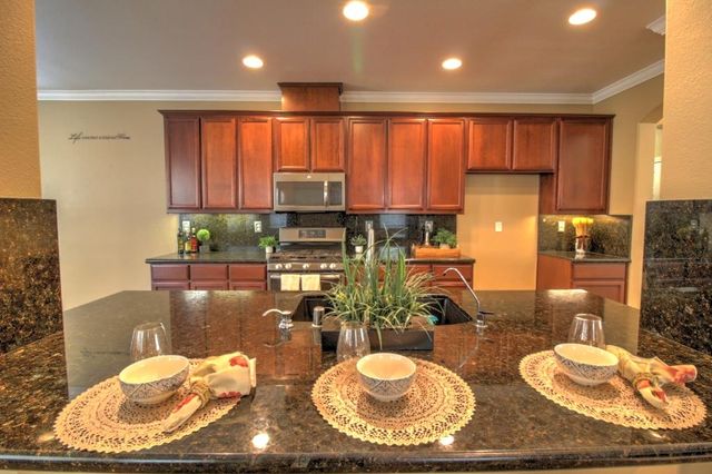 2865 Sierra Gold Ct, Riverbank, CA 95367