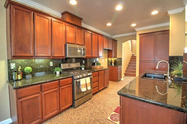 2865 Sierra Gold Ct, Riverbank, CA 95367