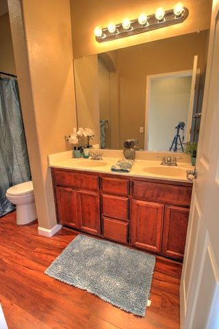 2865 Sierra Gold Ct, Riverbank, CA 95367