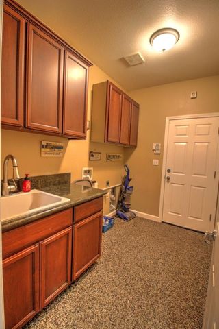 2865 Sierra Gold Ct, Riverbank, CA 95367