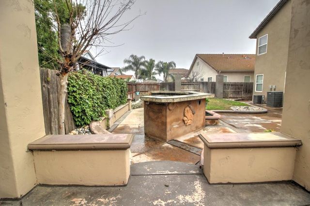 2865 Sierra Gold Ct, Riverbank, CA 95367