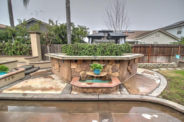 2865 Sierra Gold Ct, Riverbank, CA 95367