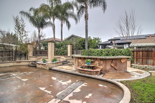 2865 Sierra Gold Ct, Riverbank, CA 95367