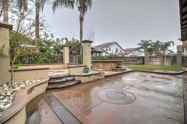 2865 Sierra Gold Ct, Riverbank, CA 95367