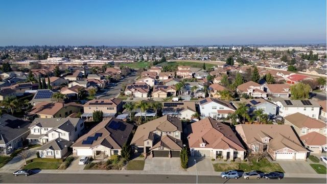 2865 Sierra Gold Ct, Riverbank, CA 95367