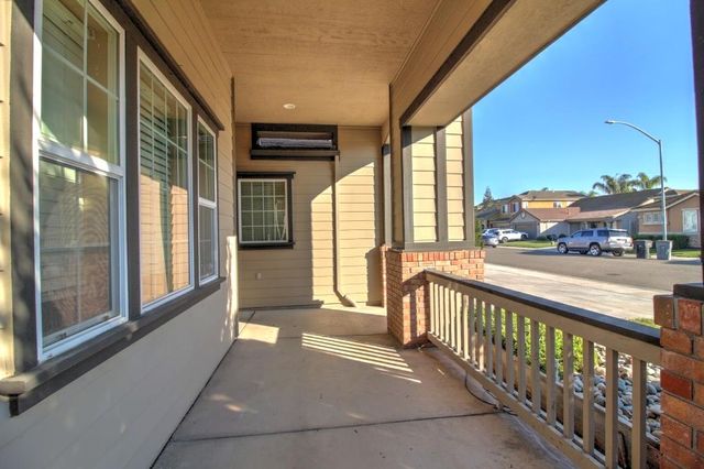 2865 Sierra Gold Ct, Riverbank, CA 95367