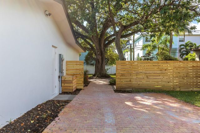 424 NE 2nd St, Pompano Beach, FL 33060