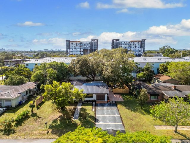 424 NE 2nd St, Pompano Beach, FL 33060