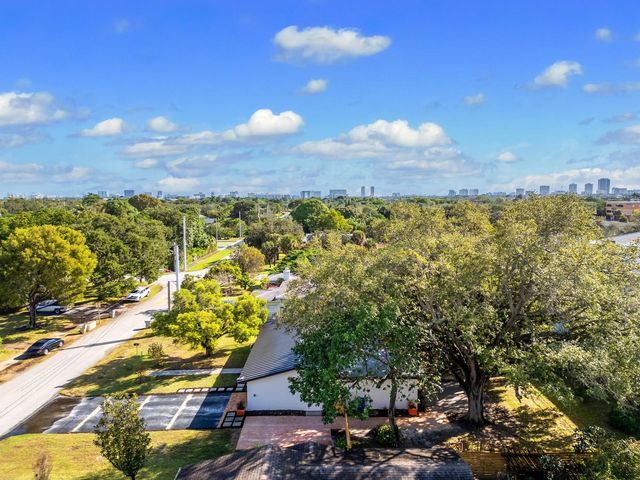 424 NE 2nd St, Pompano Beach, FL 33060