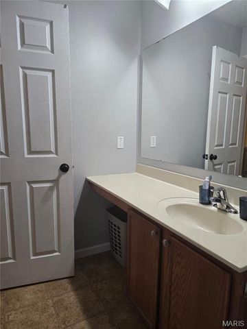 2695 Valley Brook Drive, St Louis, MO 63031