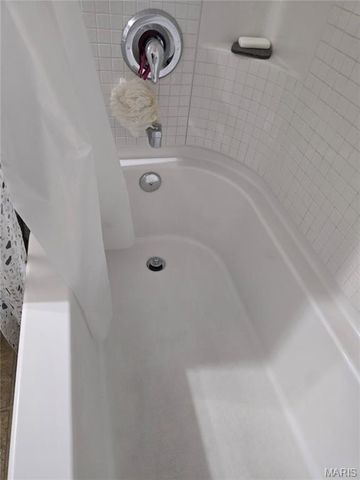 2695 Valley Brook Drive, St Louis, MO 63031