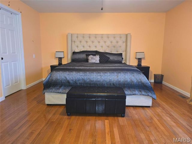 2695 Valley Brook Drive, St Louis, MO 63031