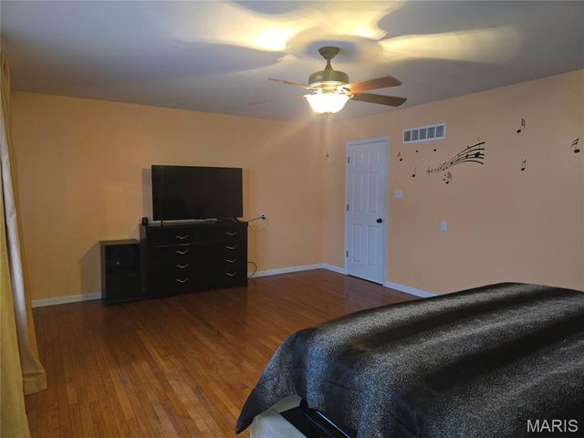 2695 Valley Brook Drive, St Louis, MO 63031