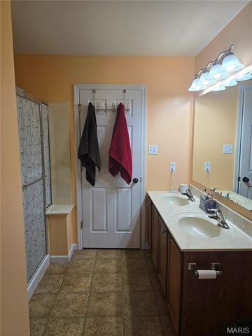 2695 Valley Brook Drive, St Louis, MO 63031