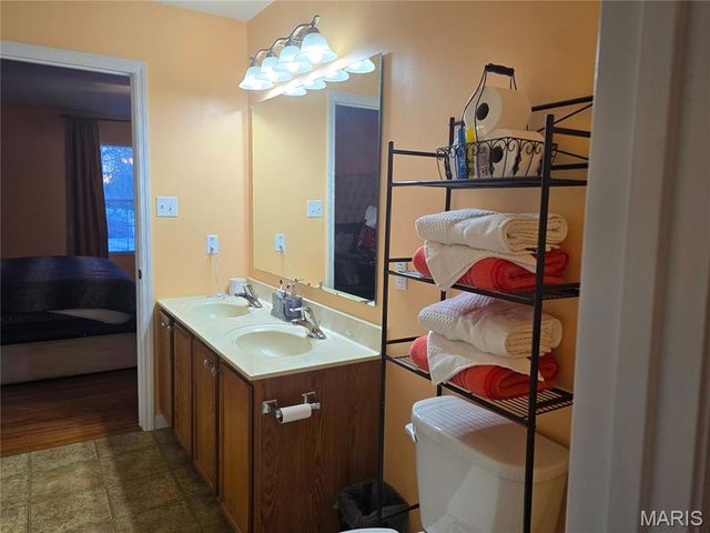 2695 Valley Brook Drive, St Louis, MO 63031