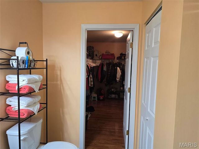 2695 Valley Brook Drive, St Louis, MO 63031