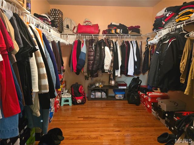 2695 Valley Brook Drive, St Louis, MO 63031