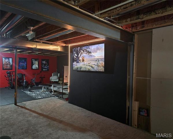 2695 Valley Brook Drive, St Louis, MO 63031