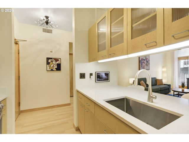 820 Nw 12th Ave 218, Portland, OR 97209