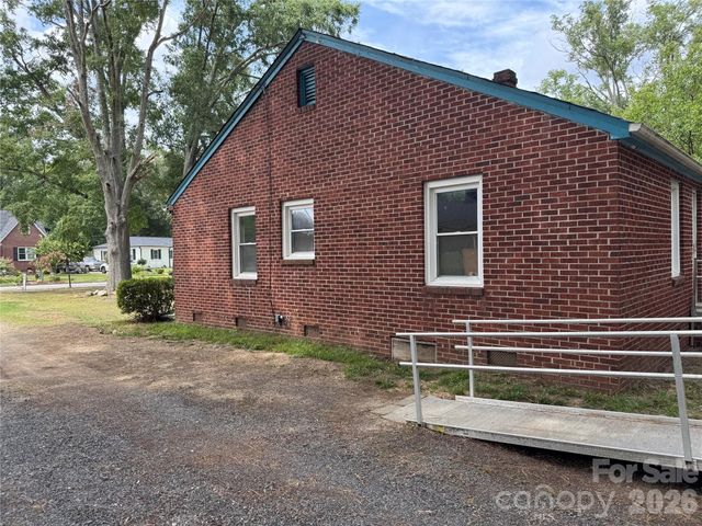 945 S Confederate Avenue, Rock Hill, SC 29730
