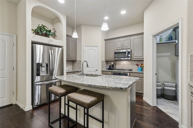 8209 Main Street, North Richland Hills, TX 76182