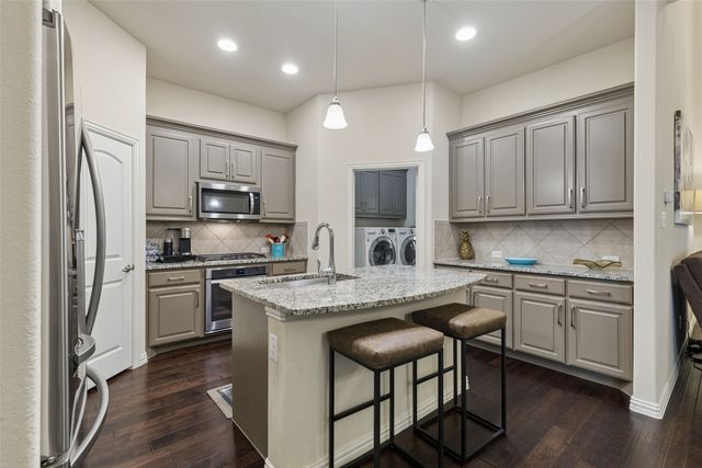 8209 Main Street, North Richland Hills, TX 76182