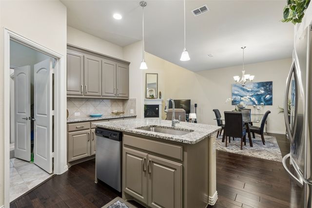 8209 Main Street, North Richland Hills, TX 76182