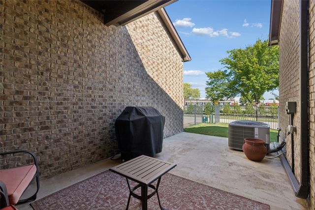 8209 Main Street, North Richland Hills, TX 76182