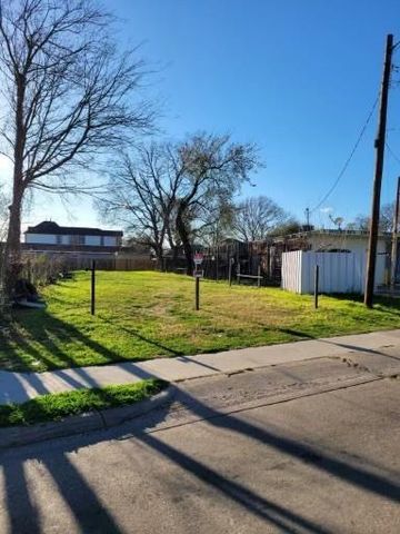 8013 N Main Street Street, Houston, TX 77022