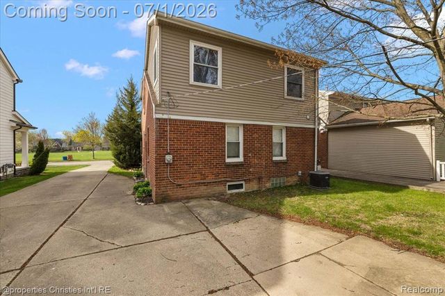 2209 Windemere Road, Birmingham, MI 48009