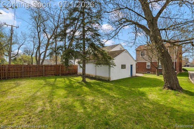 2209 Windemere Road, Birmingham, MI 48009
