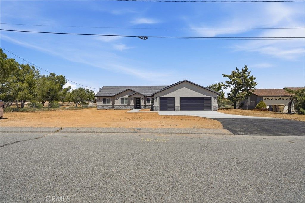 Image 1 of property listing at 18090 Hinton Street, Hesperia, CA 92345