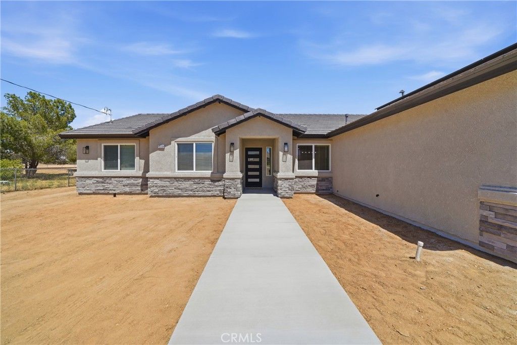 Image 10 of property listing at 18090 Hinton Street, Hesperia, CA 92345