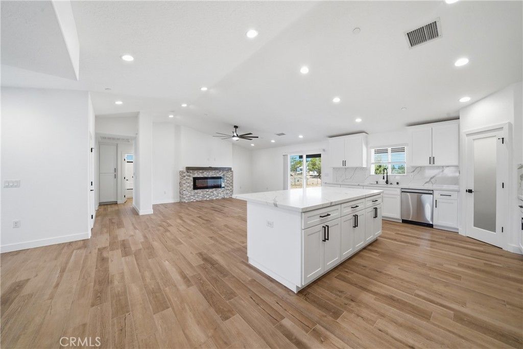 Image 17 of property listing at 18090 Hinton Street, Hesperia, CA 92345