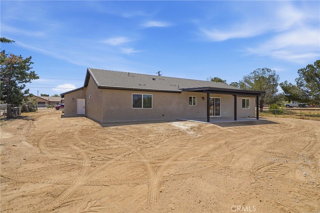 Image 34 of property listing at 18090 Hinton Street, Hesperia, CA 92345