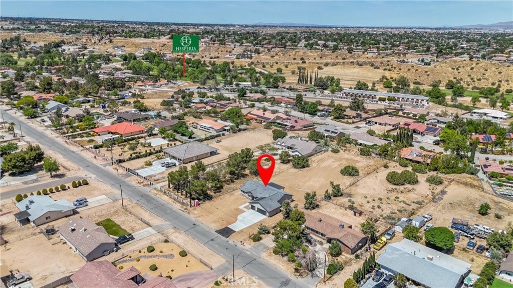 Image 8 of property listing at 18090 Hinton Street, Hesperia, CA 92345