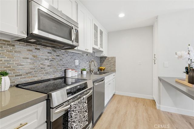 3050 Rue Dorleans 304, San Diego, CA 92110