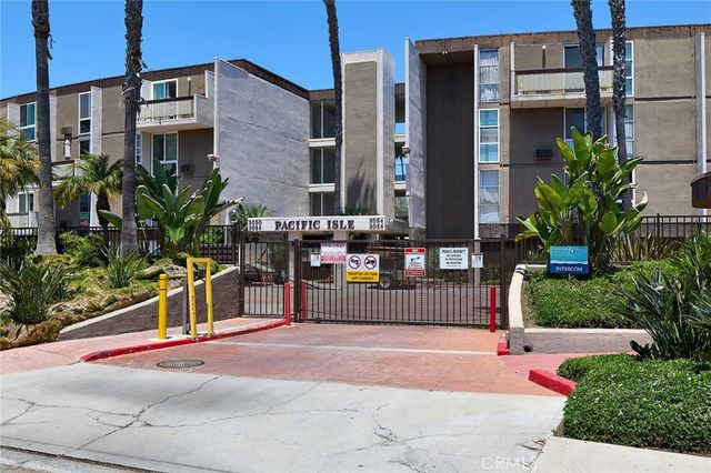 3050 Rue Dorleans 304, San Diego, CA 92110