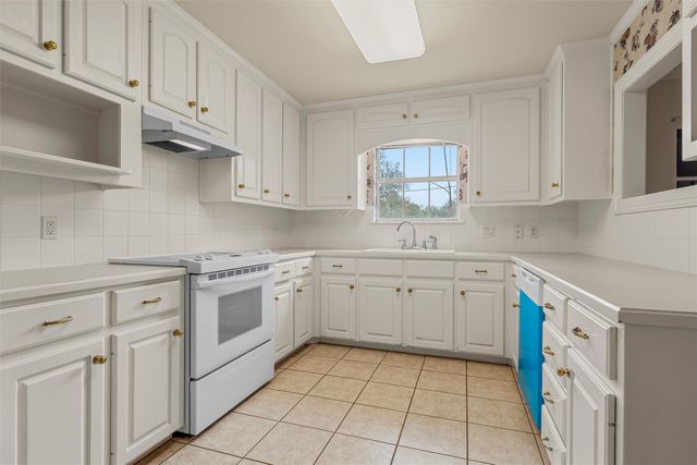 201 Pecan Village Circle, Waco, TX 76710