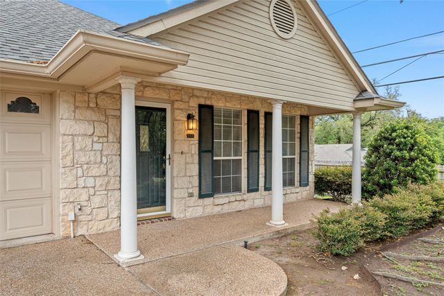 201 Pecan Village Circle, Waco, TX 76710